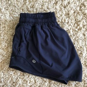 Lululemon Hotty Hot Short II 2.5”